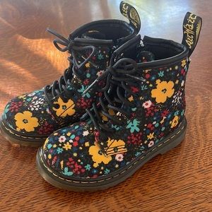 Dr. Martens Brooklee floral toddler boots size 8
